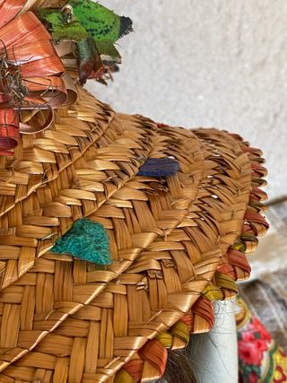 Gorro antiguo de paja. Indumentaria tradicional.