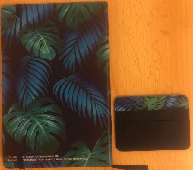 Cuaderno y tarjetero Brugal