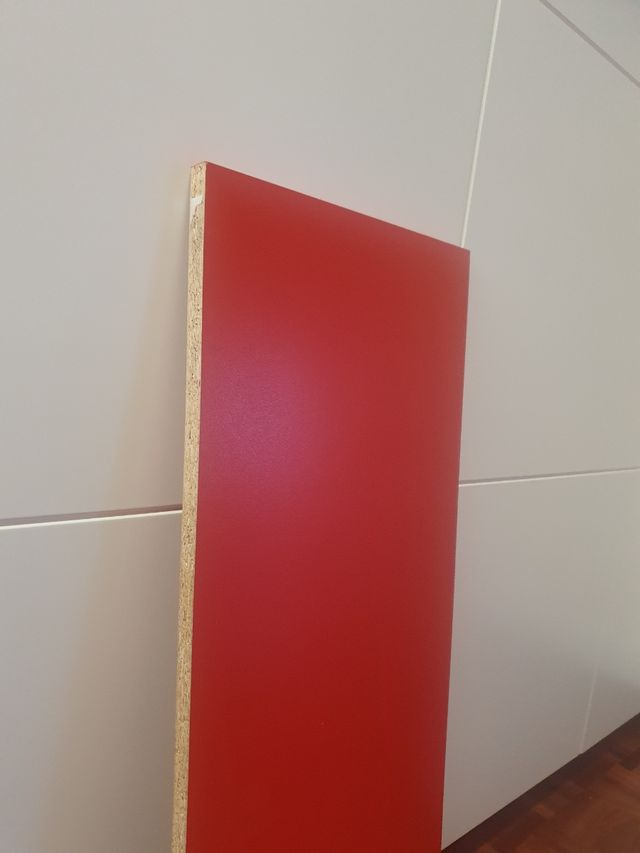 Balda roja (también disponible en negra)