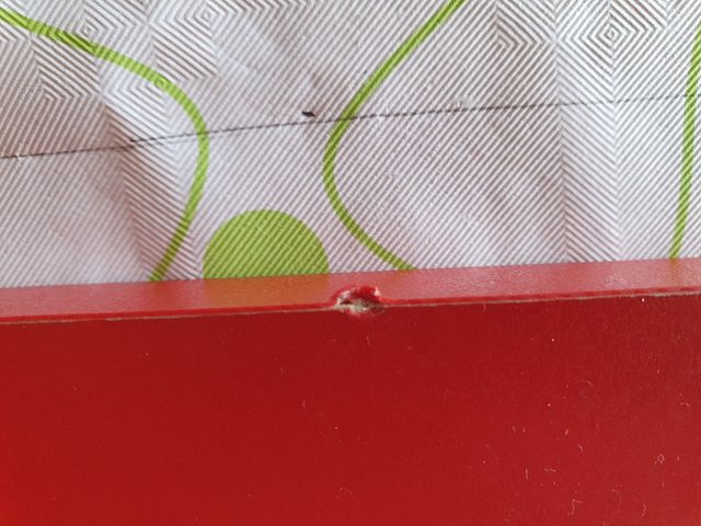 Balda roja (también disponible en negra)