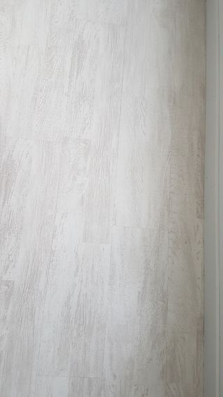 Suelo AC 5 de FINSA gris claro-blanco