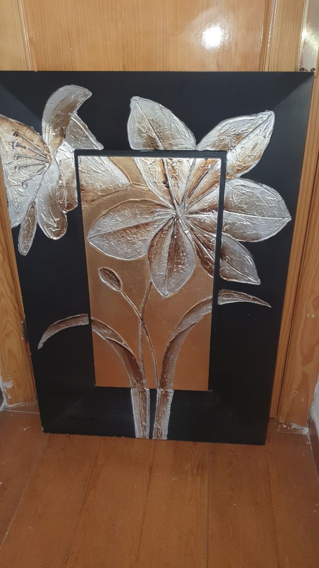 Cuadro flor en relieve ,madera 60x40 cm
