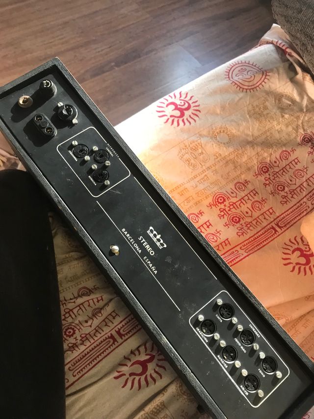 Antiguo amplificador mezclador. Año 70