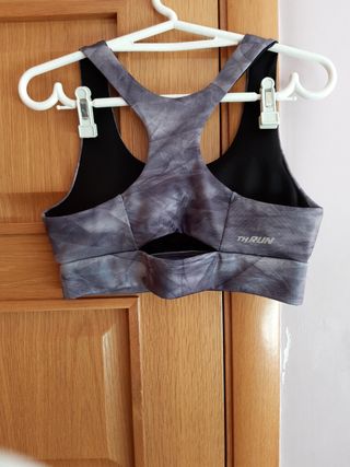 sujetador deportivo.