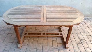 Mesa y sillas de Teca