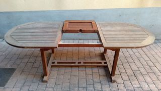 Mesa y sillas de Teca