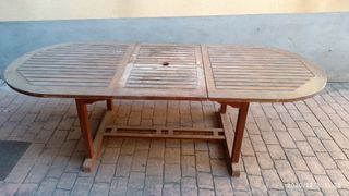 Mesa y sillas de Teca