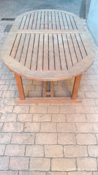 Mesa y sillas de Teca