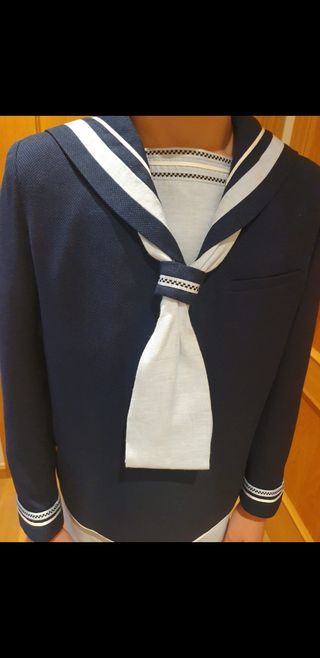 Traje de comunión de niño y zapatos .