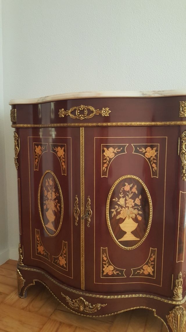Mueble Antiguo Entredos estilo Imperio de segunda mano por 250 EUR en Madrid en WALLAPOP