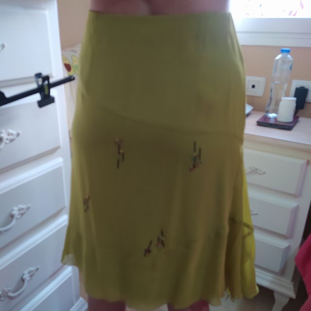 Falda color lima