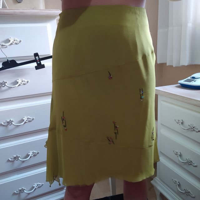 Falda color lima