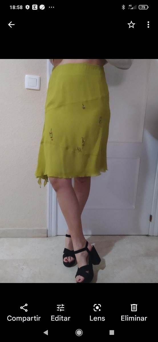 Falda color lima