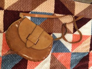 Bolso artesanal de cuero 