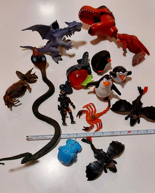 Animales de plástico variados