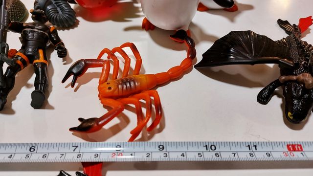 Animales de plástico variados