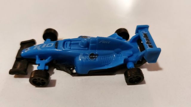 13 coches de carreras de plástico