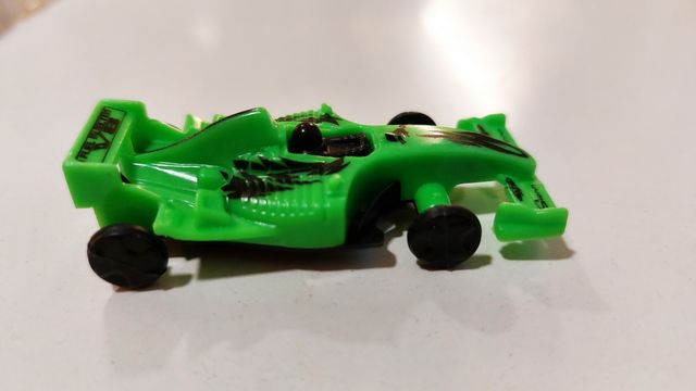 13 coches de carreras de plástico