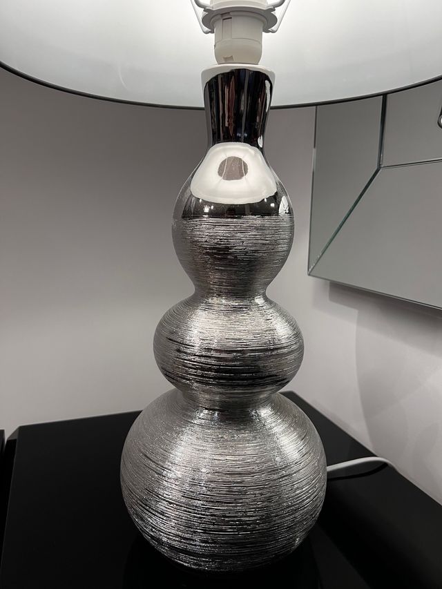 Lampara cromada con tulipa