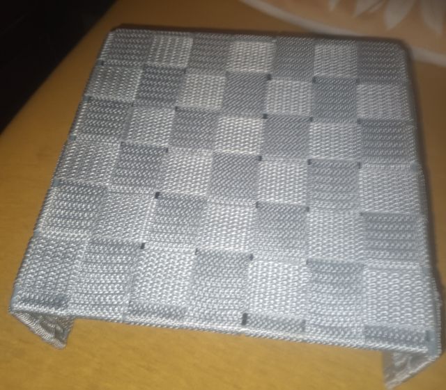 Servilletero de cintas entrelazadas