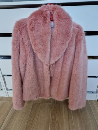 Chaquetón de pelo rosa