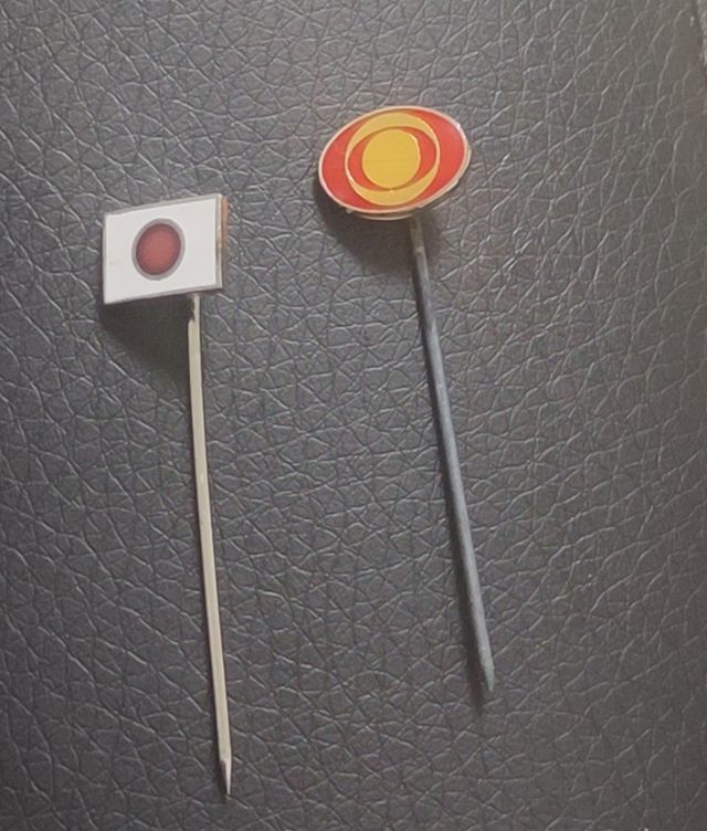 2 Pins Alfiler antiguos