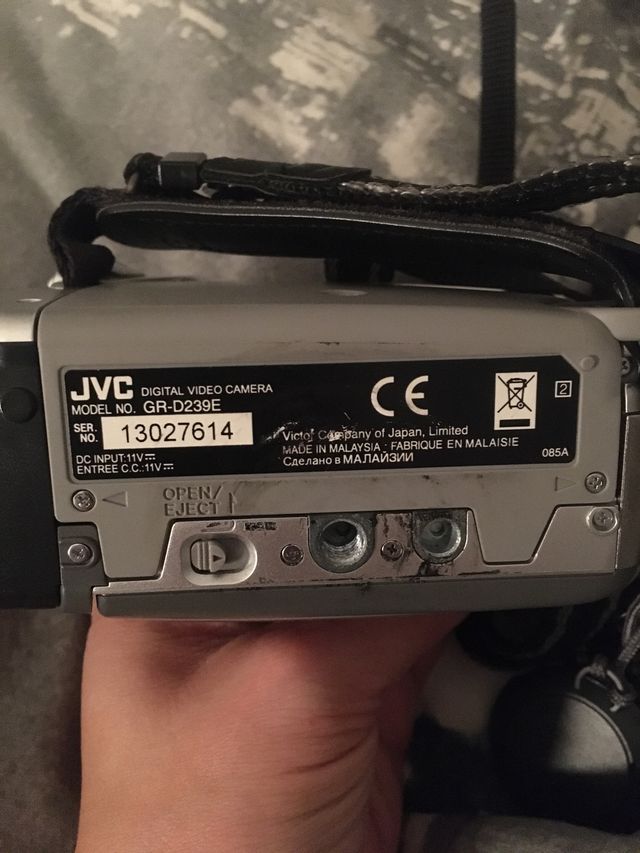 Cámara de vídeo JVC y funda Samsonite