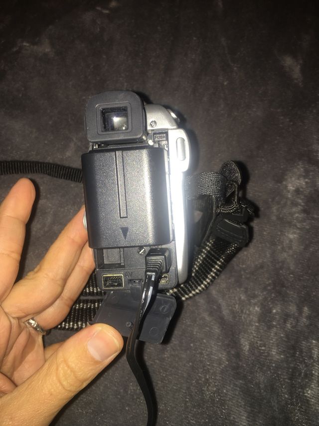 Cámara de vídeo JVC y funda Samsonite