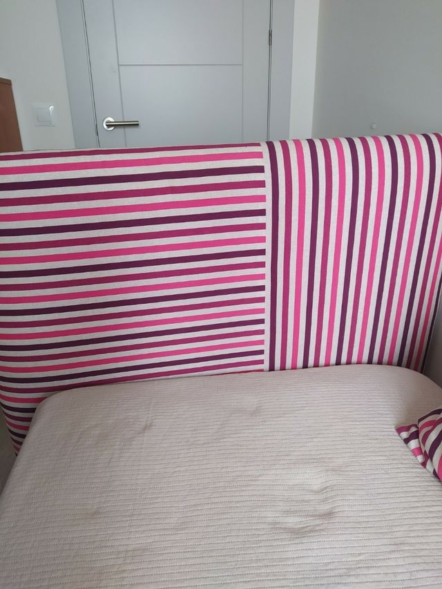 Dos cabeceros tapizados .