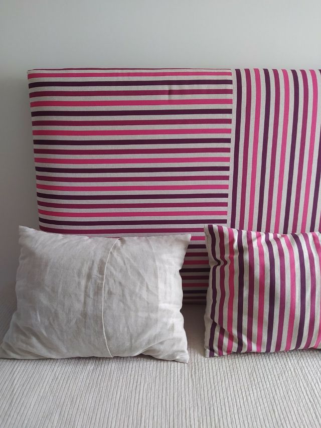 Dos cabeceros tapizados .