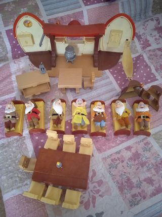 casita más los 7 enanitos.