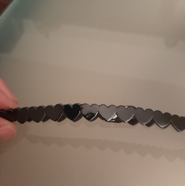 chocker charol negro corazones