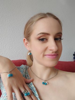 Pulsera mini bayas mineral azul y jade blanco