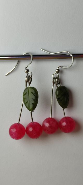 Pendientes medianos mineral rojo y jade verde