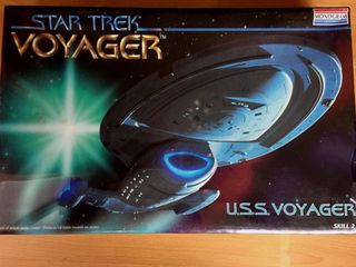 Maqueta MONOGRAM STAR TREK USS VOYAGER