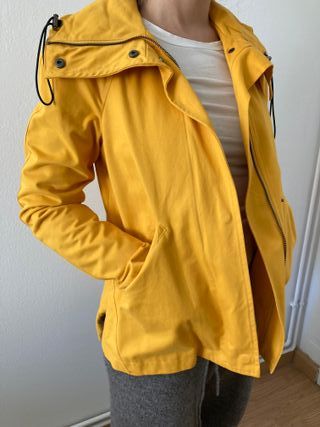 🧥 Chaqueta amarilla Zara talla XS