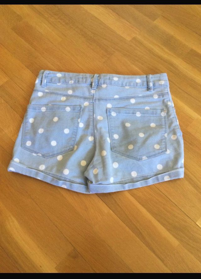 Pantalón corto con puntos