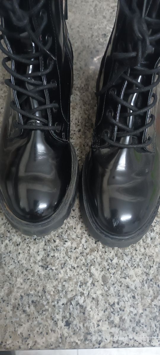 Botas charol chica 38 pull and bear