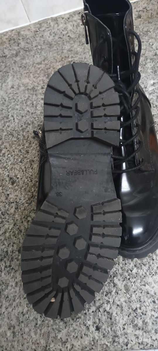 Botas charol chica 38 pull and bear