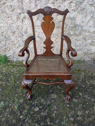 SILLÓN ANTIGUO DE NOGAL Carlos IV 