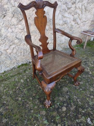 SILLÓN ANTIGUO DE NOGAL Carlos IV 