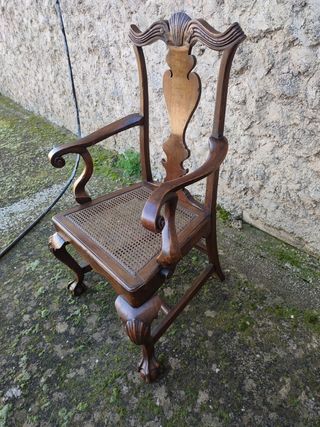 SILLÓN ANTIGUO DE NOGAL Carlos IV 