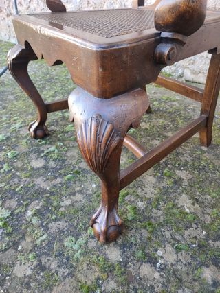 SILLÓN ANTIGUO DE NOGAL Carlos IV 