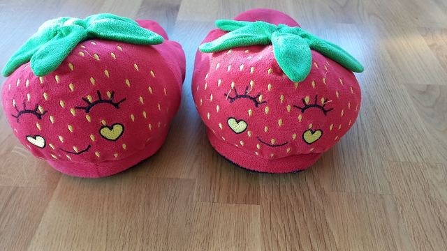 2 pares de zapatillas de cama/Pantuflas fresas  