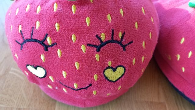 2 pares de zapatillas de cama/Pantuflas fresas  