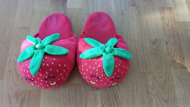 2 pares de zapatillas de cama/Pantuflas fresas  