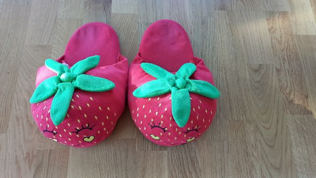 2 pares de zapatillas de cama/Pantuflas fresas  