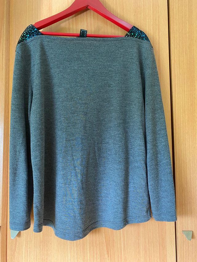 Jersey fino con detalle de hombreras