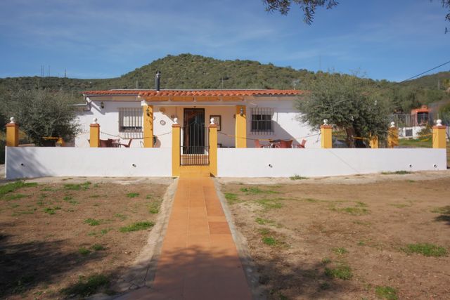 CASA RURAL FRENTE A LA DEHESA EXTREMEÑA