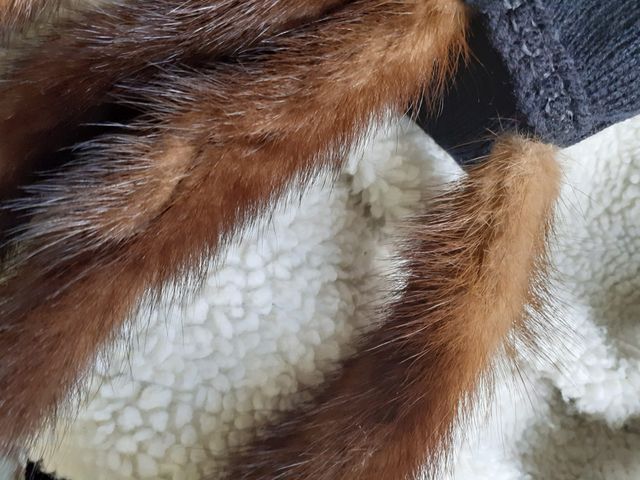 SCIARPA CON FRANGE IN  PELLICCIA